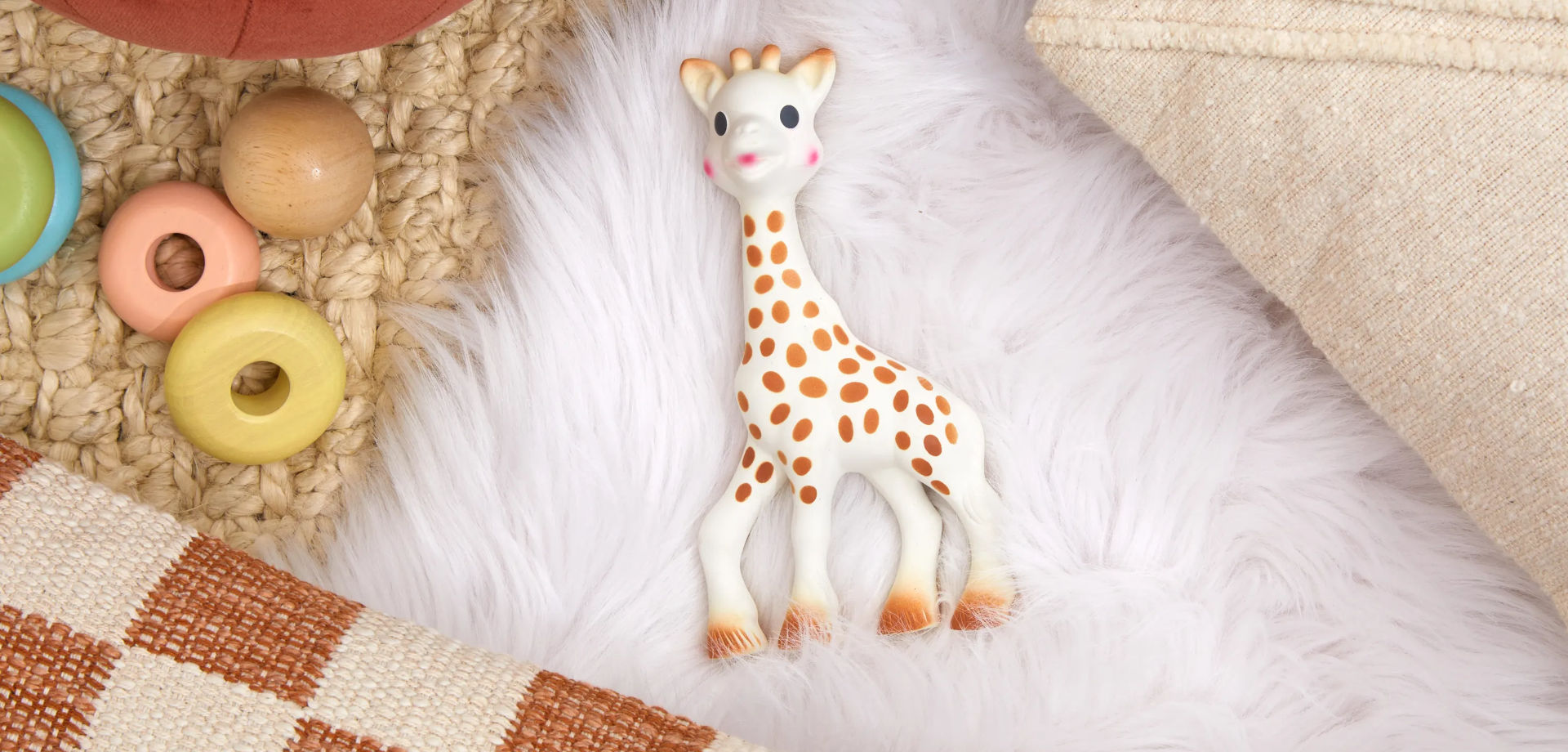 O primeiro Brinquedo do seu bebê - Girafa Sophie e tem você encontra aqui na Babytunes