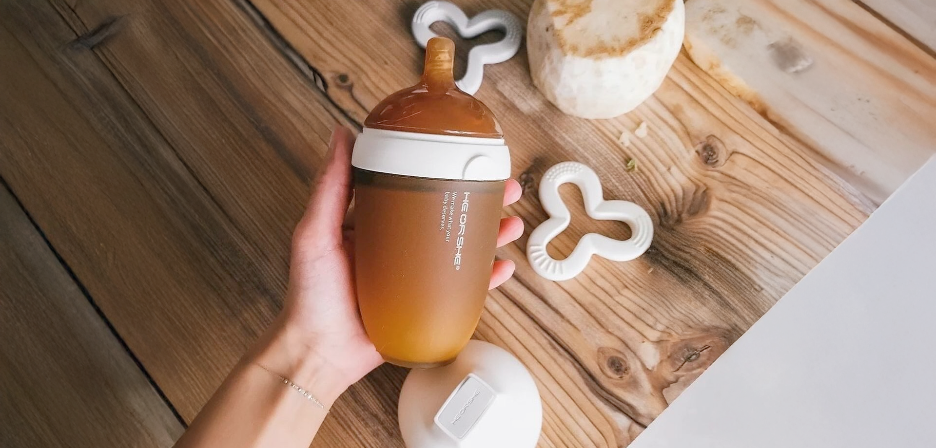 A nova mamadeira HEORSHE sensação das Influencers e tem você encontra aqui na Babytunes