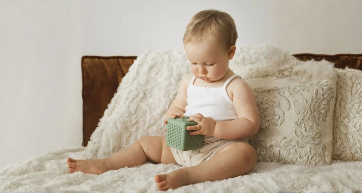 10 Motivos pra seu bebê usar o moderdedor Cubo Texturizado Girafa Sophie