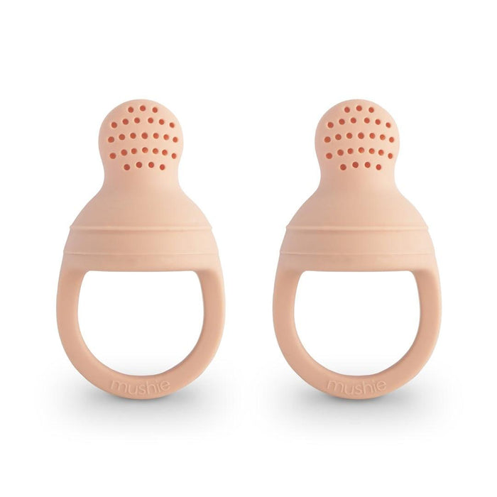 
    Alimentador Infantil de Silicone Mushie 2 Peças Blush - Mushie Babytunes
  