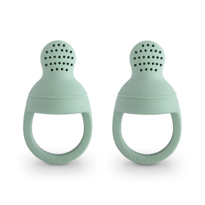 
    Alimentador Infantil de Silicone Mushie 2 Peças Cambrigde Blue - Mushie Babytunes
  
