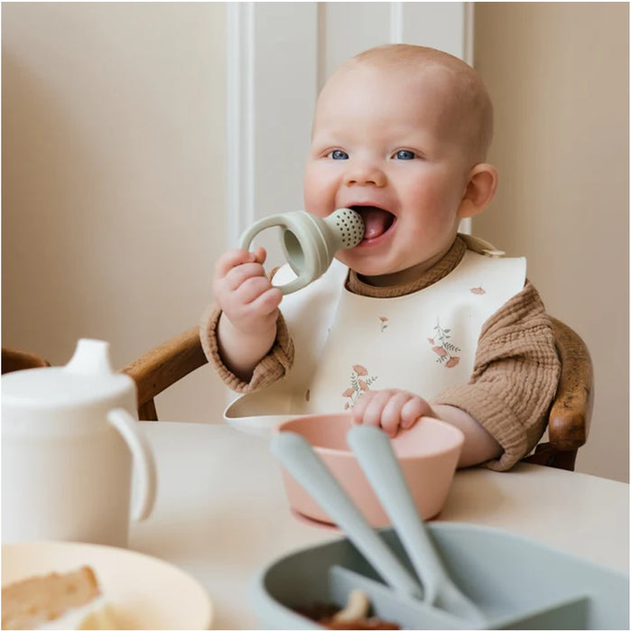 
    Alimentador Infantil de Silicone Mushie 2 Peças Tradewinds - Mushie Babytunes
  