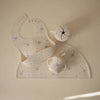Babador De Silicone Infantil Mushie Bluey Ivory