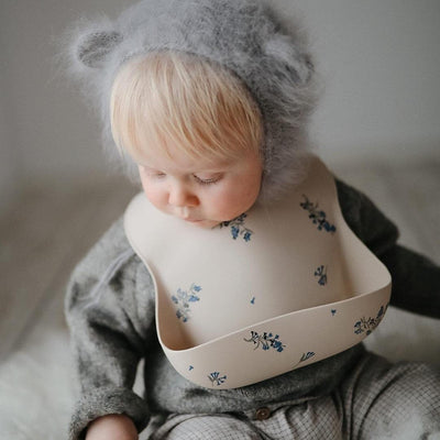 Babador De Silicone Infantil Mushie Lilac Flowers - Design Ajustável