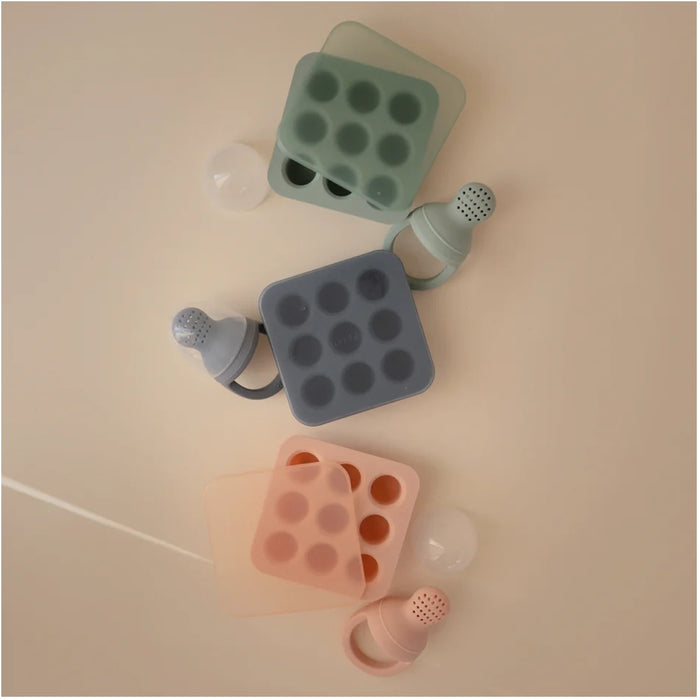 
    Forma Para Congelar Papinhas Mushie Cambridge Blue - Mushie Babytunes
  