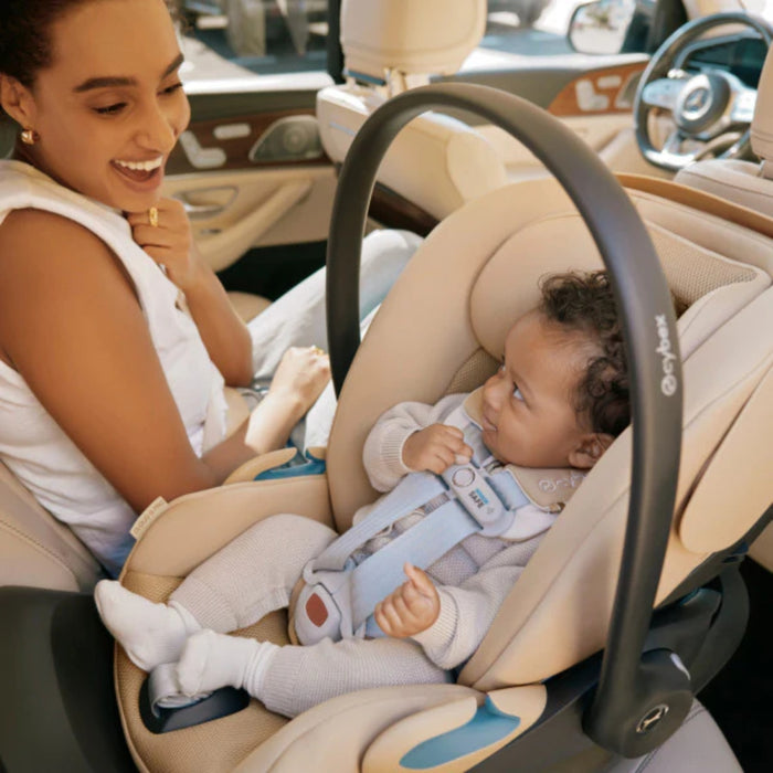 
    Bebê Conforto Cybex Cloud G Pro com Base Load Leg Almond Beige
  