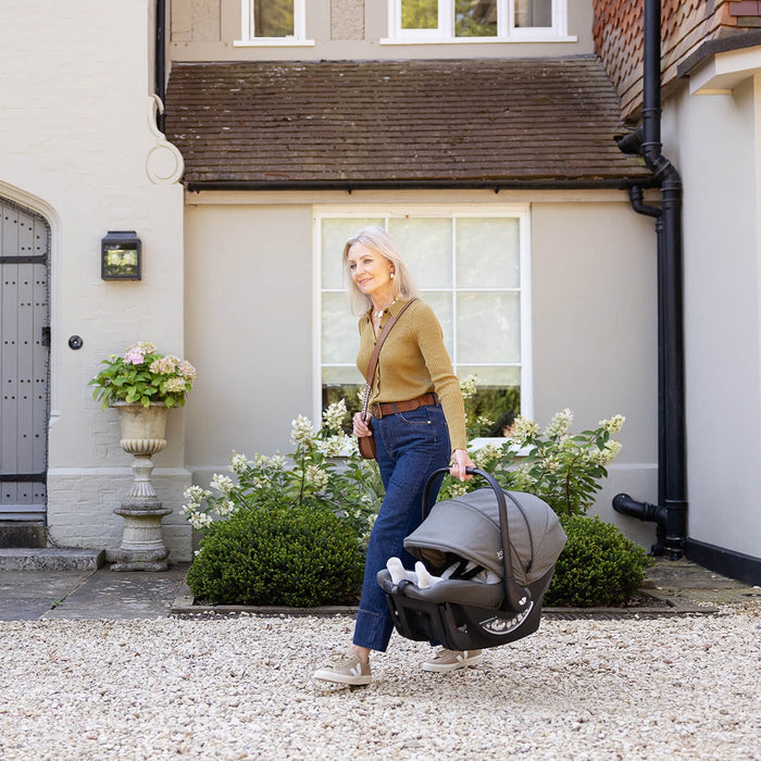 
    Bebê Conforto Joie Sprint com Isofix Areia Sandsstone
  