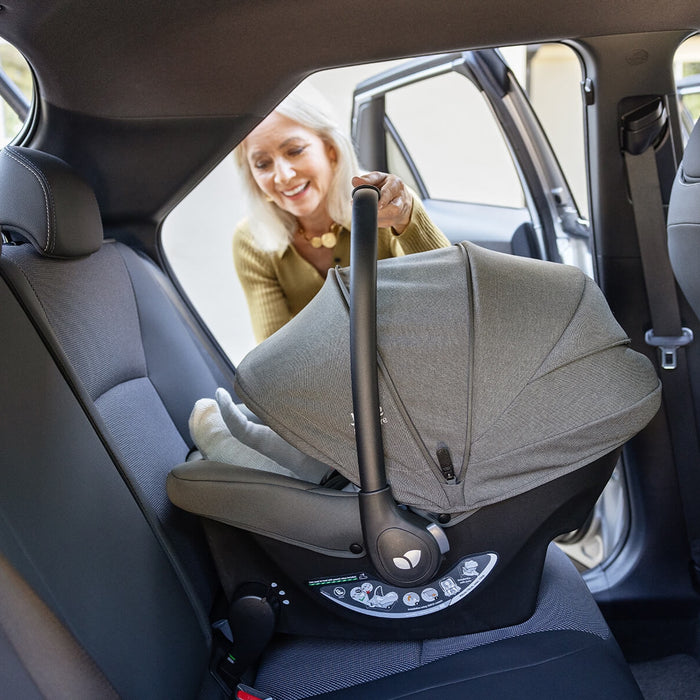 
    Bebê Conforto Joie Sprint com Isofix Preto Eclipse
  