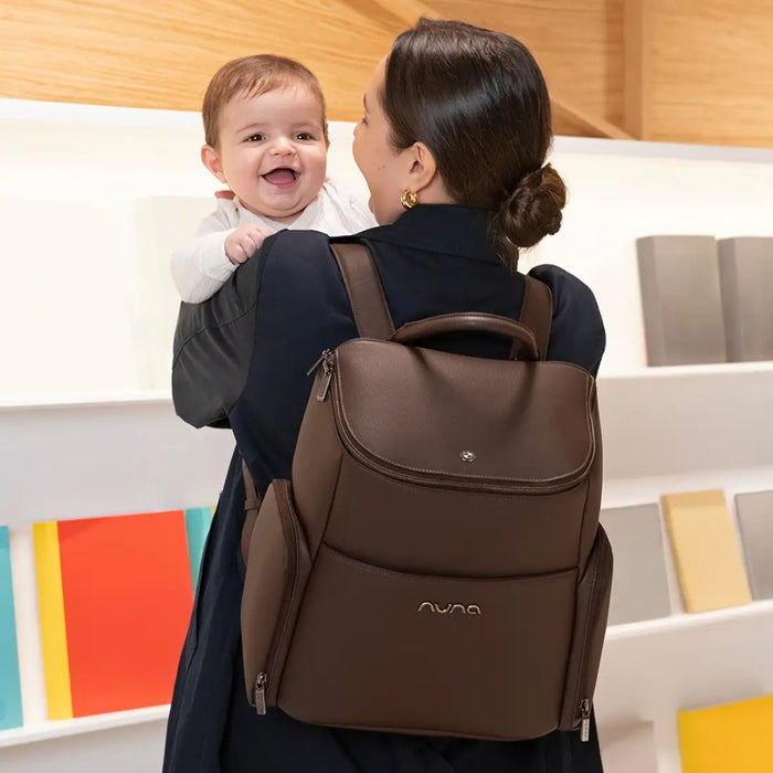 
    Bolsa Maternidade Nuna Essential Bag BMW Castanho Espresso - BR
  