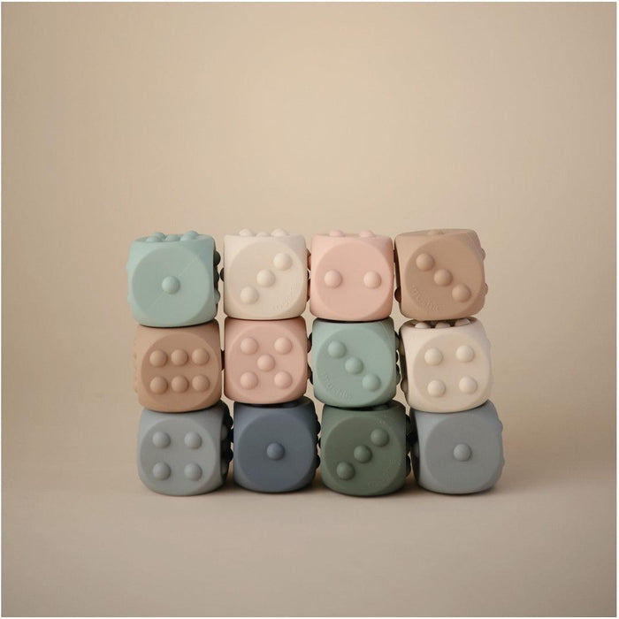 
    Brinquedo Dados Dice Press Toy Mushie 2 Peças Blush e Shifting Sand - Mushie Babytunes
  