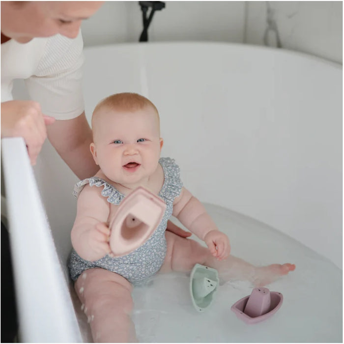 
    Brinquedo De Banho Barcos Mushie Petal - Mushie Babytunes
  
