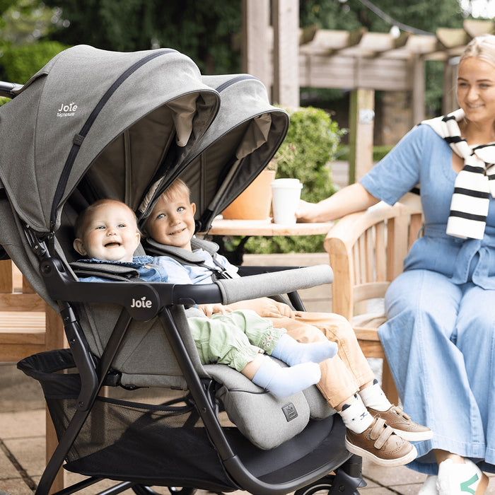 
    Carrinho De Bebê Duplo Para Gêmeos Joie Estrella Cinza Maple
  