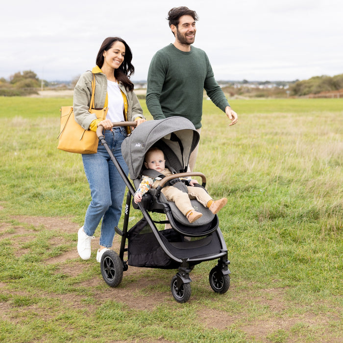 
    Carrinho De Bebê Joie Combo Versatrax Cycle Cinza Shell Gray
  