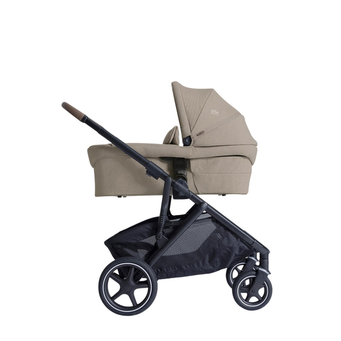 
    Carrinho De Bebê Joie Versiti Sandstone - Joie Babytunes
  