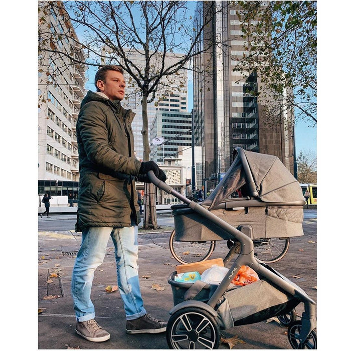 
    Carrinho De Bebê + Moisés Nuna Demi Grow Cinza Threaded - Nuna Babytunes
  