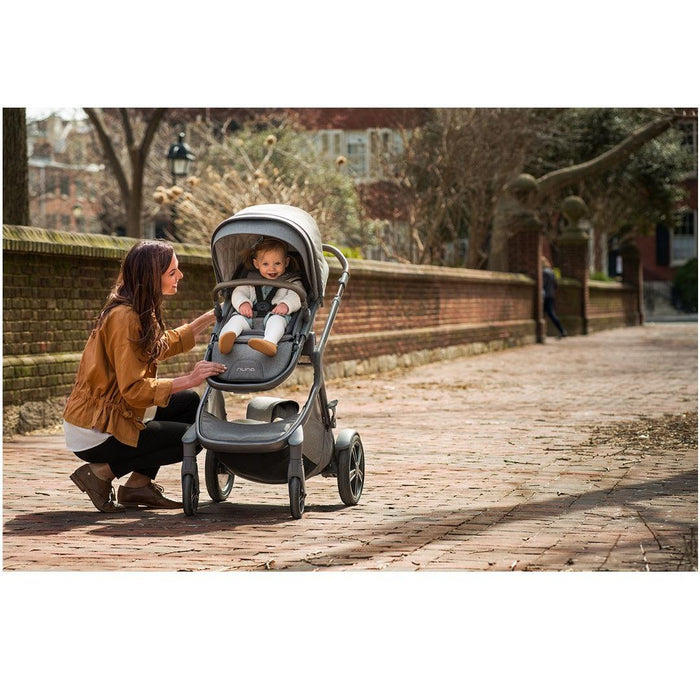 
    Carrinho De Bebê + Moisés Nuna Demi Grow Cinza Threaded - Nuna Babytunes
  