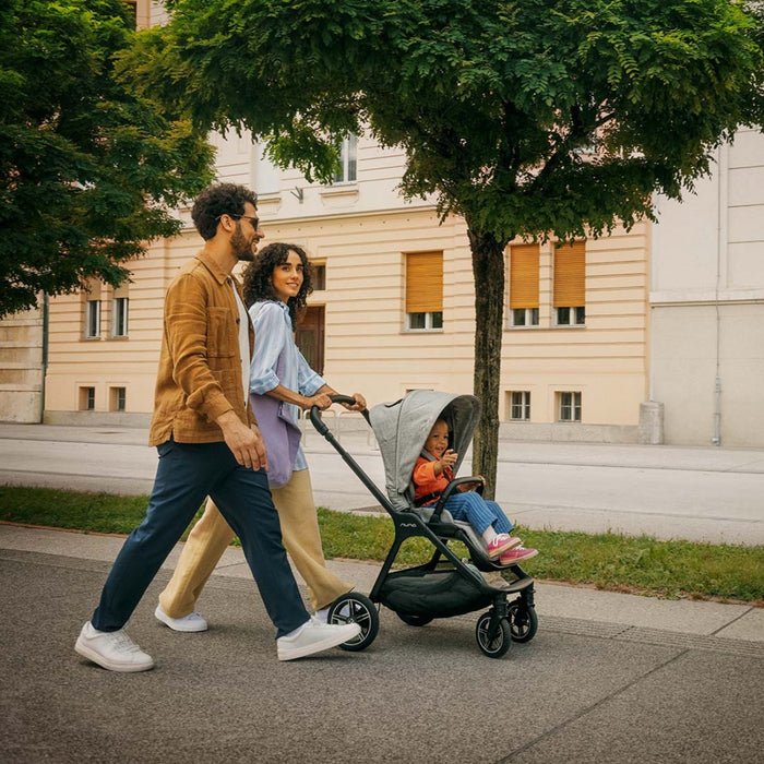 
    Carrinho De Bebê Nuna Triv Next Bmw Graphene - BR
  
