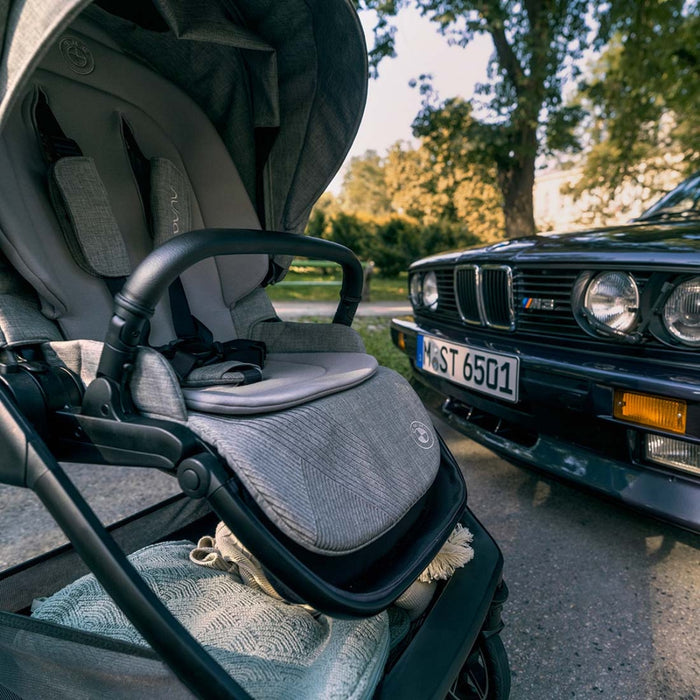 
    Carrinho De Bebê Nuna Triv Next Bmw Graphene - BR
  