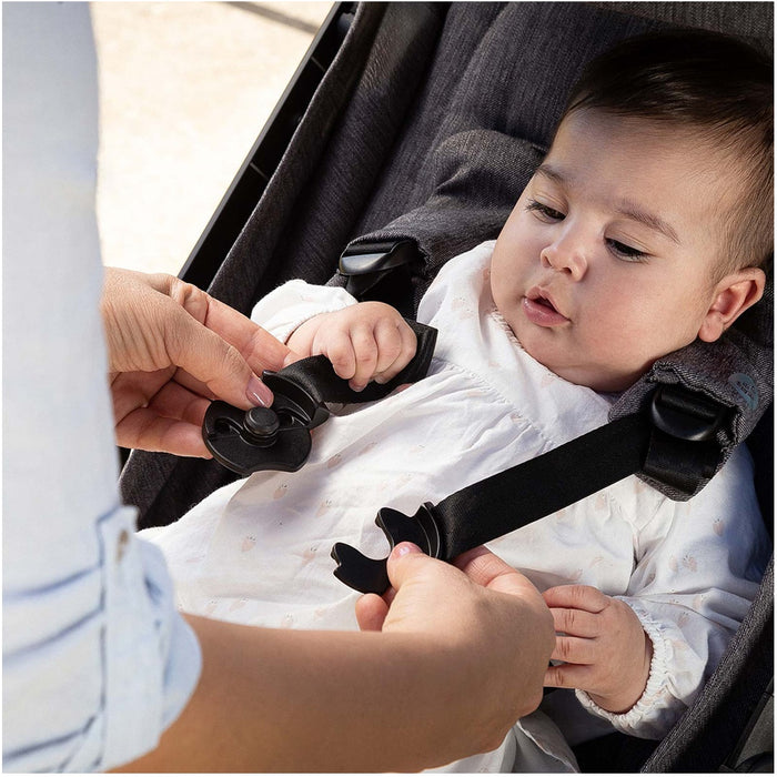 
    Carrinho de Bebê Maxi-Cosi Eva³ Essential Black Champagne - Maxi-Cosi Babytunes
  