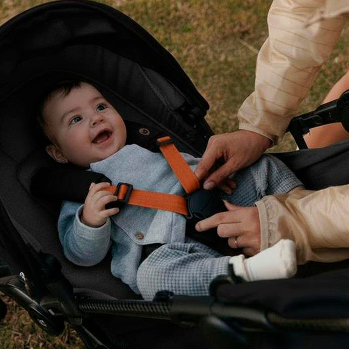 
    Carrinho de Bebê Maxi-Cosi Oslo Carbon Essential Black Sport
  
