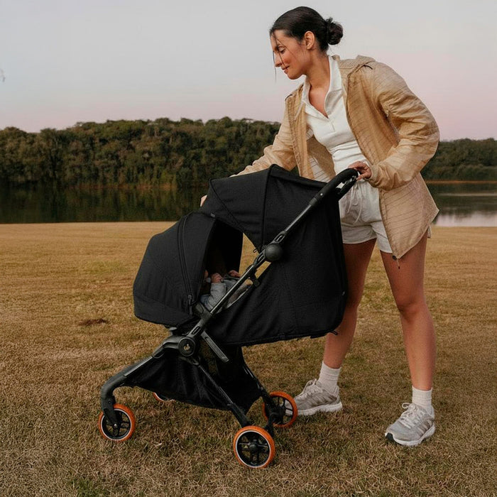 
    Carrinho de Bebê Maxi-Cosi Oslo Carbon Essential Black Sport
  