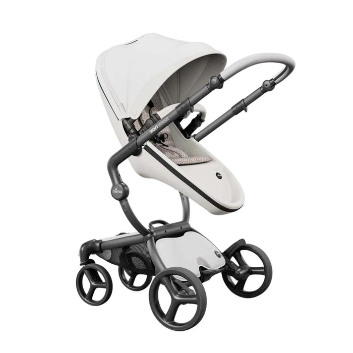 
    Carrinho de Bebê Mima Xari Max Branco Com Estrutura Preta e Assento de Bolinhas - Mima Babytunes
  