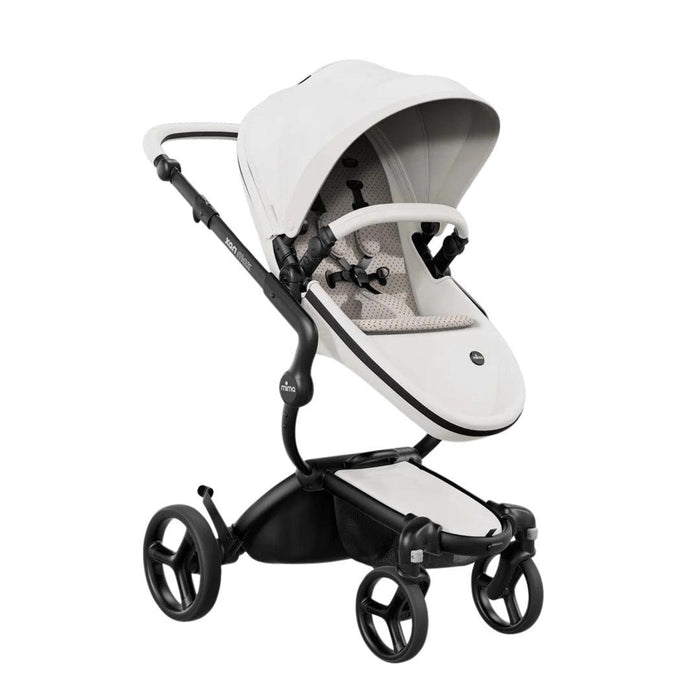 Carrinho de Bebê Mima Xari Max Branco Com Estrutura Preta e Assento de Bolinhas