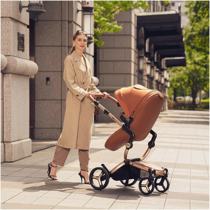 
    Carrinho de Bebê Mima Xari Max Caramelo Com Estrutura Champanhe e Assento Preto - Mima Babytunes
  