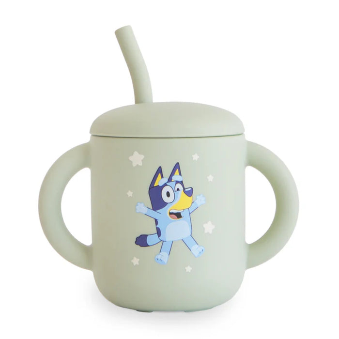 
    Copo Infantil Mushie Com Alças e Canudo Bluey Sage - Mushie Babytunes
  