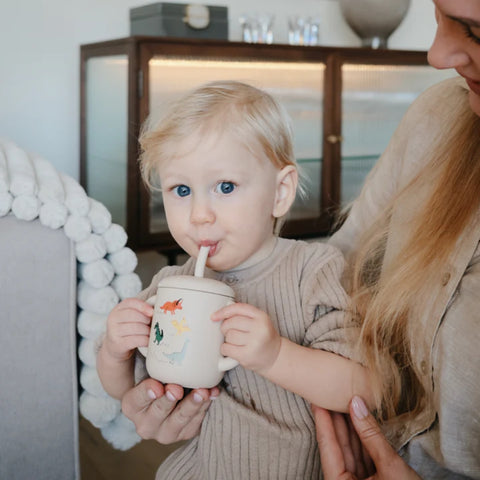 Copo Infantil Mushie Com Alças e Canudo Dinosaurs - Mushie Babytunes