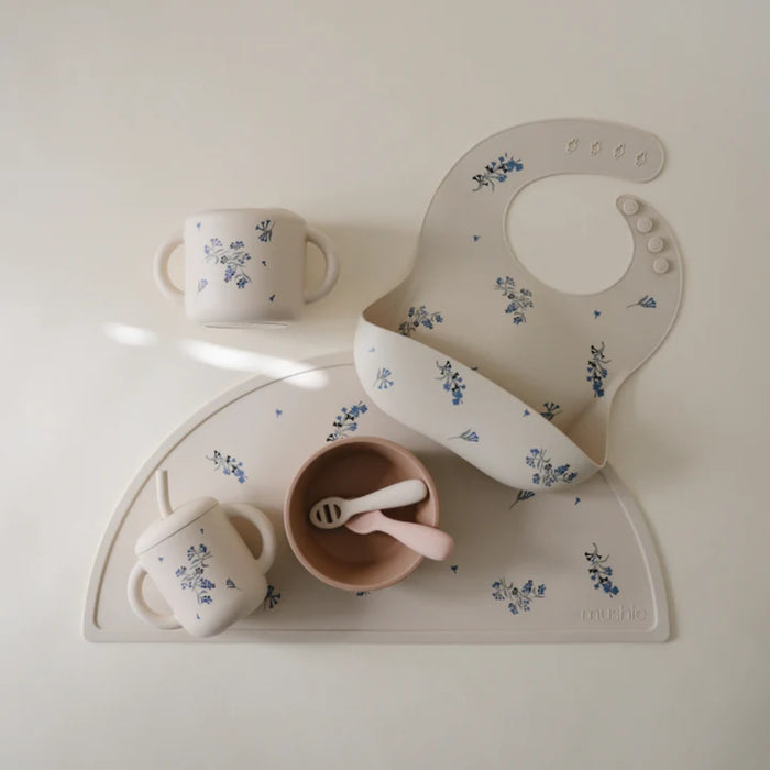 
    Copo Infantil Mushie Com Alças e Canudo Lilac Flowers - Mushie Babytunes
  