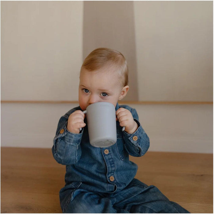 
    Copo de Treinamento Infantil Mushie Sippy Cloud - Mushie Babytunes
  