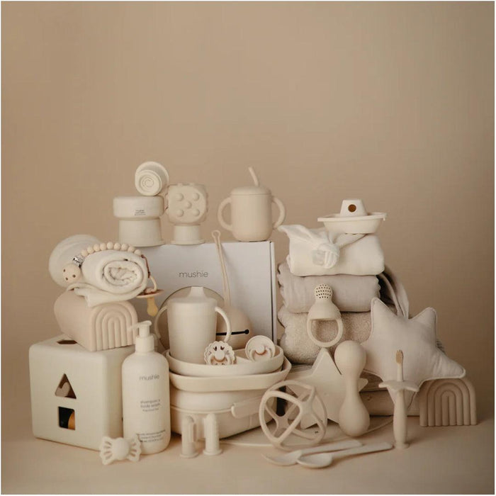 
    Copo de Treinamento Infantil Mushie Sippy Ivory - Mushie Babytunes
  