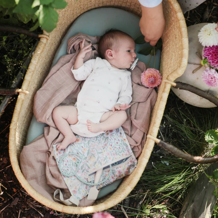 
    Espátula Para Aplicar Creme em Fralda Mushie Shifting Sand - Mushie Babytunes
  
