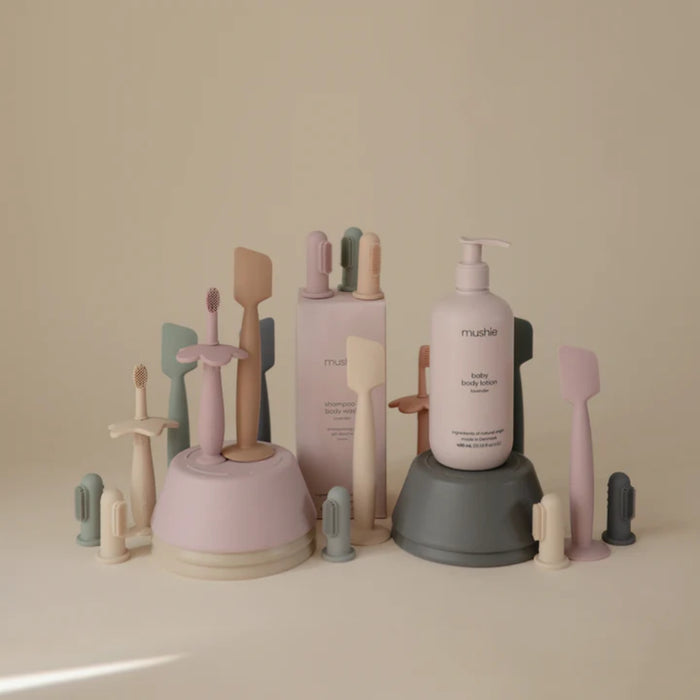 
    Espátula Para Aplicar Creme em Fralda Mushie Shifting Sand - Mushie Babytunes
  