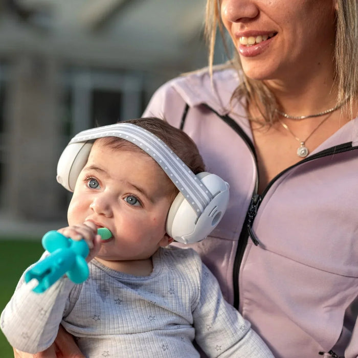 
    Fone Com Proteção Auditiva Infantil Nuby Soft Sounds Grey
  