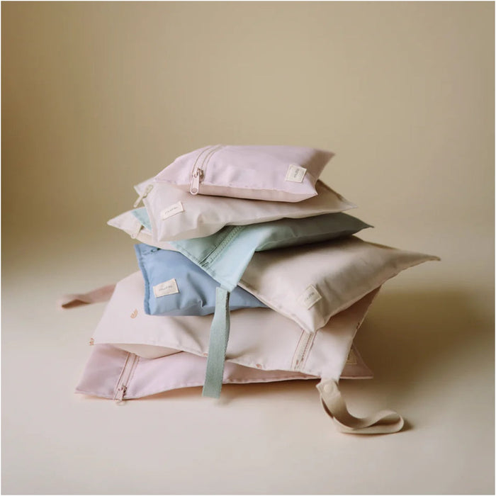 
    Kit Bolsa Impermeável Para Roupas Mushie Fog - Mushie Babytunes
  