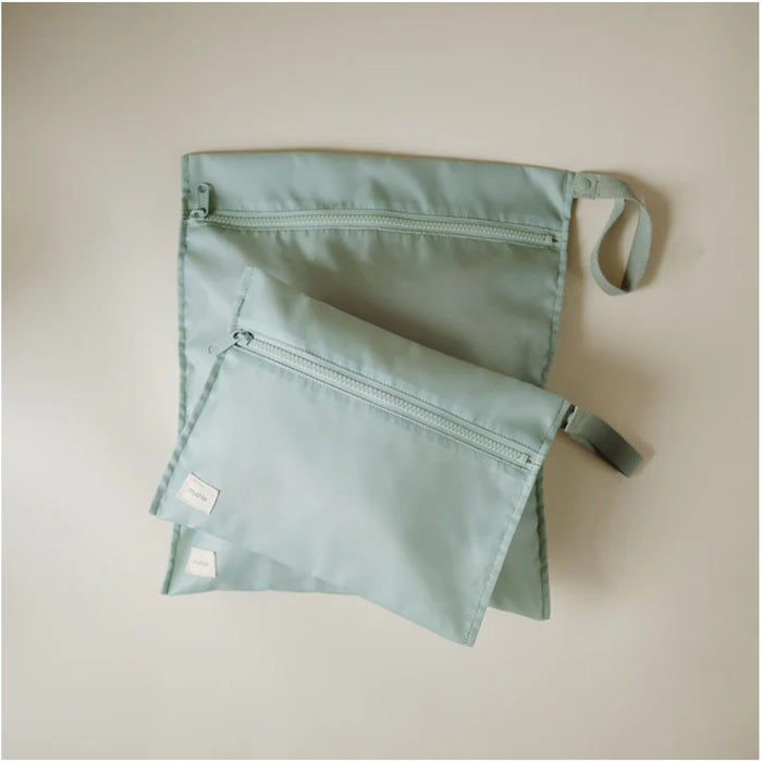 
    Kit Bolsa Impermeável Para Roupas Mushie Roman Green - Mushie Babytunes
  
