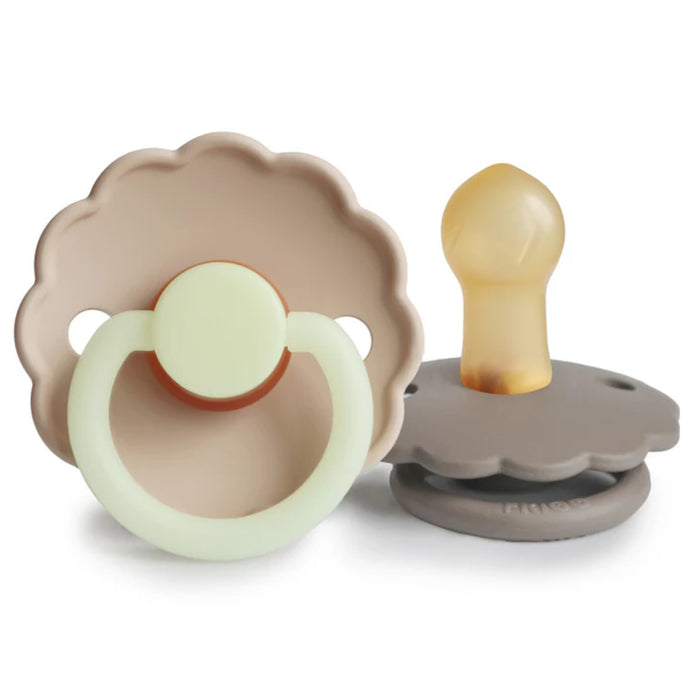 
    Kit de Chupetas Mushie Frigg Daisy Night Natural Portobello e Croissant
  