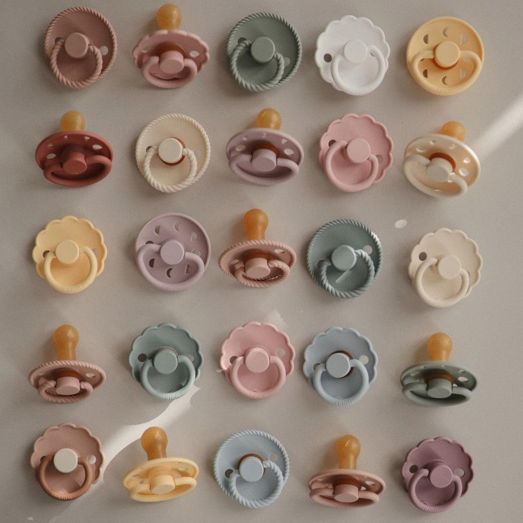 Kit De Chupetas Frigg Daisy Mushie Blush e Cream – Babytunes