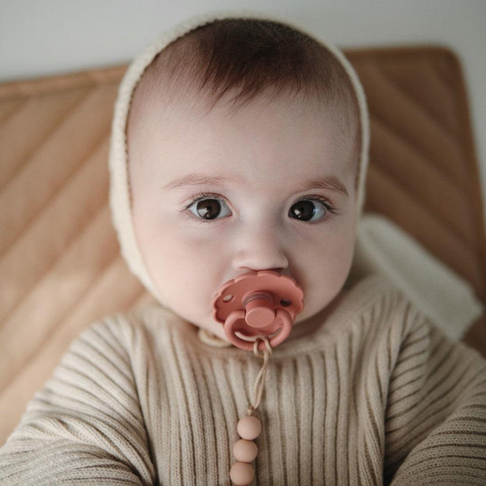 
    Kit De Chupetas Frigg Daisy Natural Mushie Powder Blush e Cream - Mushie Babytunes
  