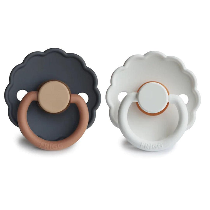 
    Kit De Chupetas Frigg Daisy Natural Mushie Aurora e Brigth White - Mushie Babytunes
  