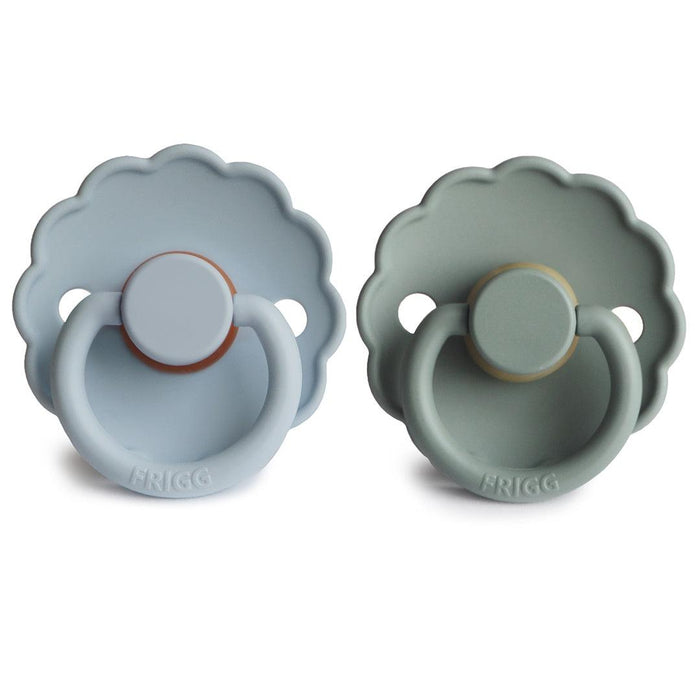 
    Kit De Chupetas Frigg Daisy Natural Mushie Powder Blue E Sage - Mushie Babytunes
  