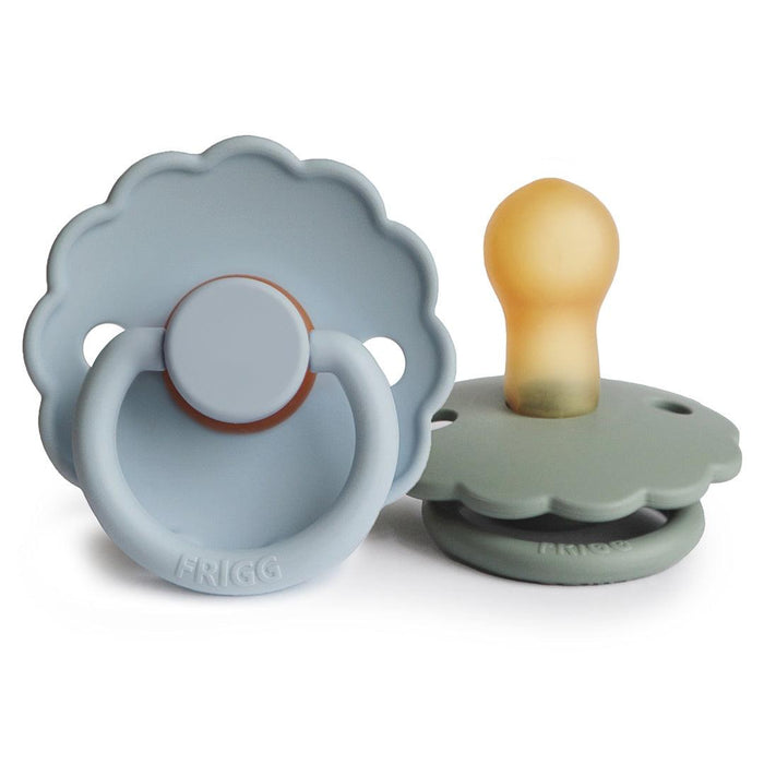
    Kit De Chupetas Frigg Daisy Natural Mushie Powder Blue E Sage - Mushie Babytunes
  