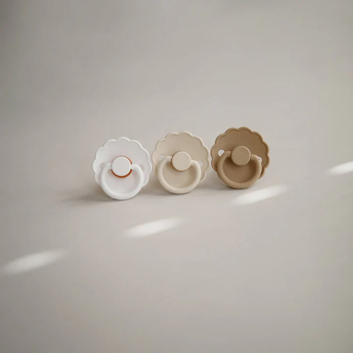 
    Kit De Chupetas Frigg Daisy Natural Mushie Powder Blush e Cream
  