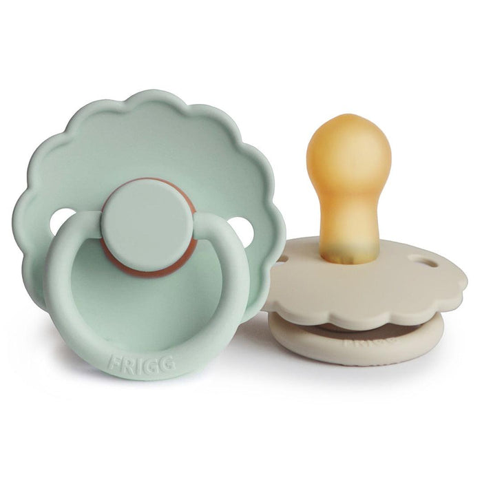 
    Kit De Chupetas Frigg Daisy Natural Mushie Seafoam E Cream - Mushie Babytunes
  