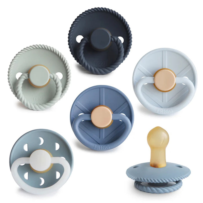 
    Kit De Chupetas Frigg Mushie Natural Rubber Endless Sea 6 Peças - Mushie Babytunes
  