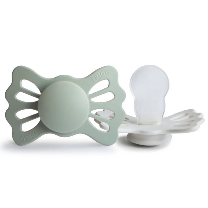 
    Kit De Chupetas Simétricas Lucky Mushie 6-18M Sage e Silver Gray
  