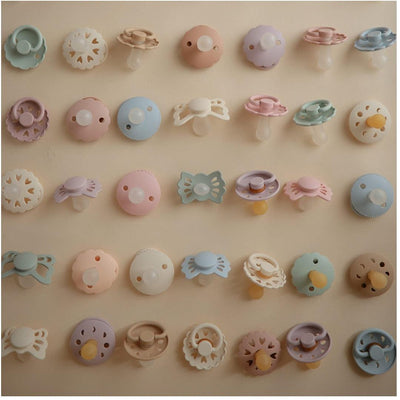 Kit de Chupetas Simétricas Lucky Mushie 6-18M White Lilac e Twilight Mauve - Uma Adição Perfeita