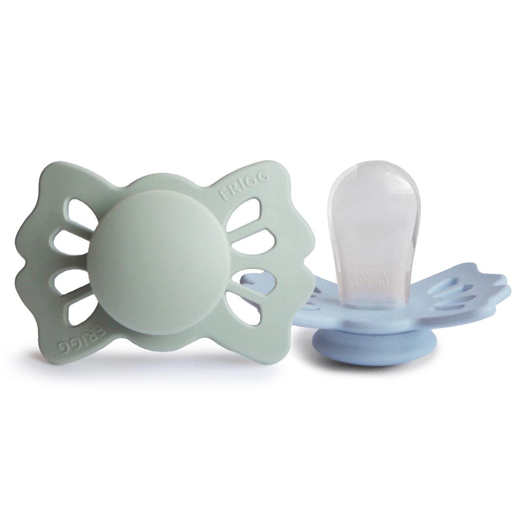 Kit de Chupetas Simétricas Lucky Mushie Sage e Powder Blue